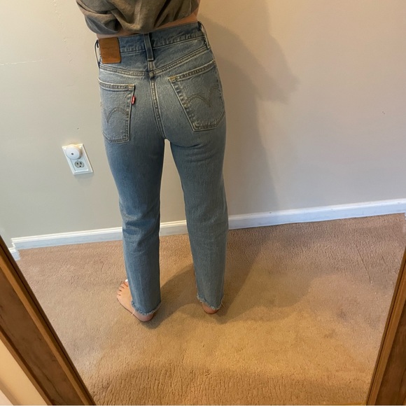 Levi’s Wedgie Straight Light Wash Denim Jeans with Raw Hem size 23 - Picture 3 of 17